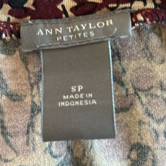 Ann Taylor Petites V-neck Long Sleeve Print Top, SP - Picture 6 of 7